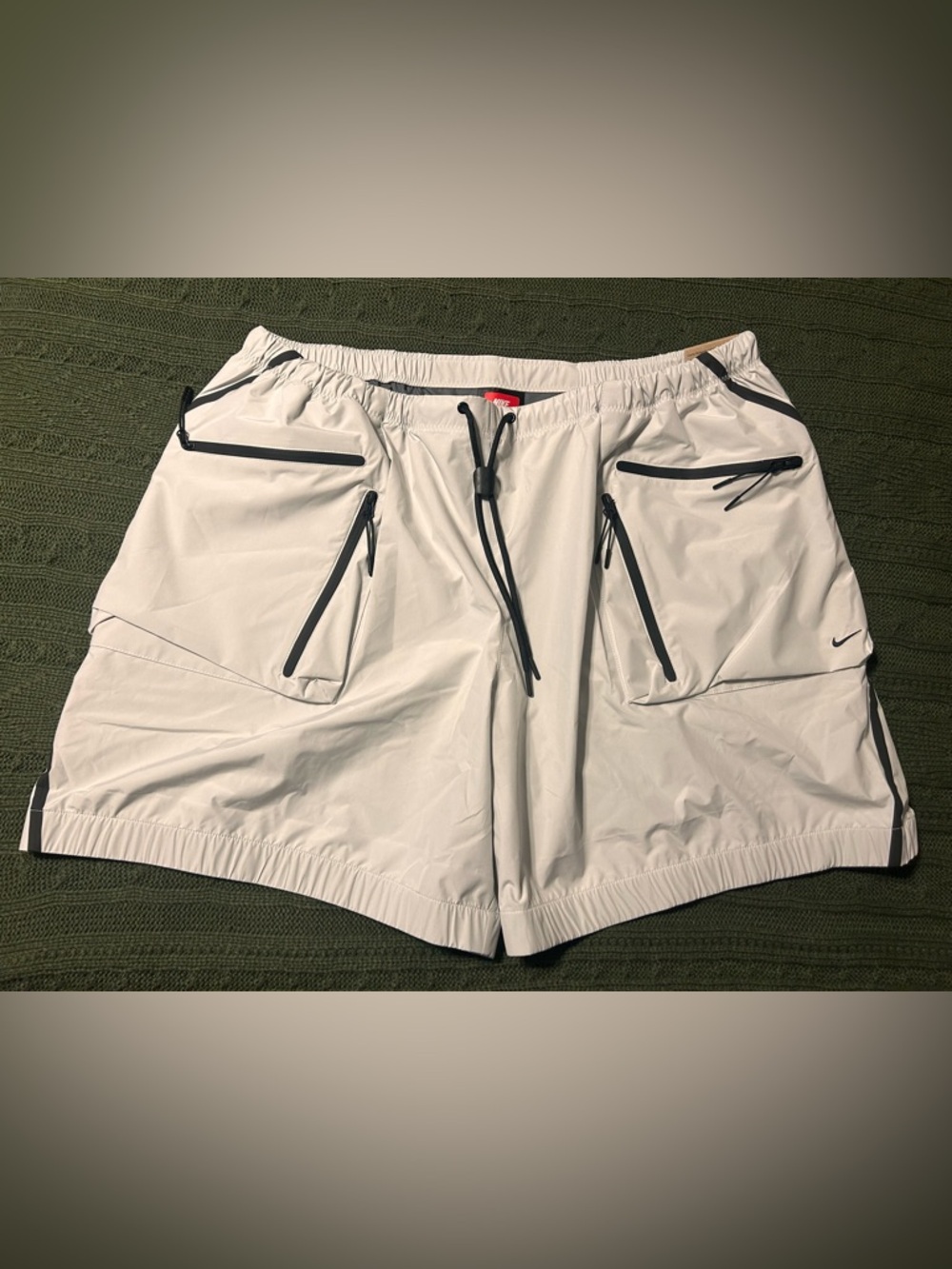 Nike Tech Mens Large Loose Fit Lightweight Above Knee Shorts HJ2946-121 XL NWT